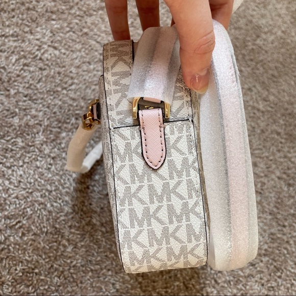 SOLD ✨ Michael Kors Jet Set Logo Crossbody Purse - Picture 9 of 14